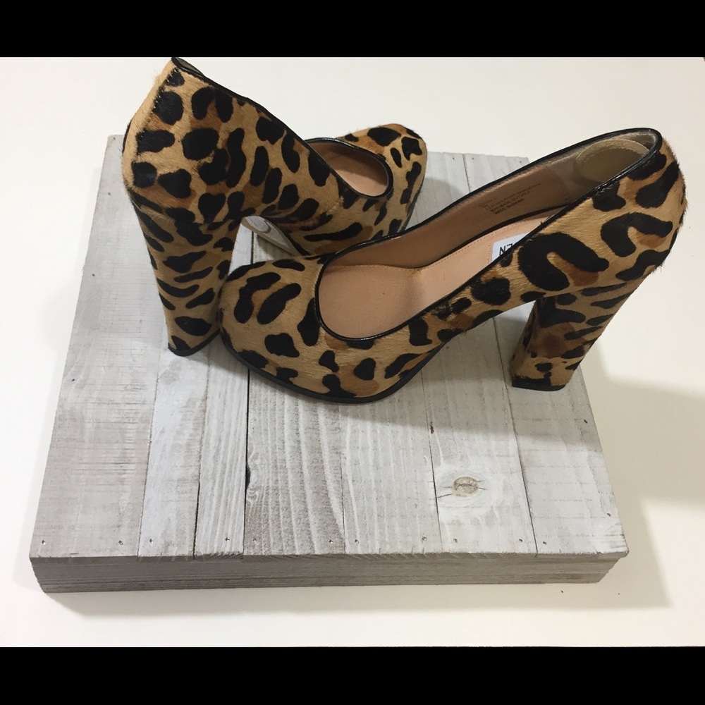 EUC STEVE MADDEN COW FUR LEOPARD HEELS